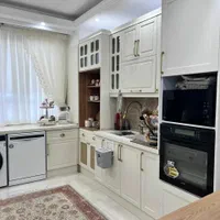 کابینت و کافی بار سفید و رنگ چوب