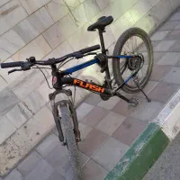 دوچرخه|دوچرخه، اسکیت، اسکوتر|آفتاب, |دیوار