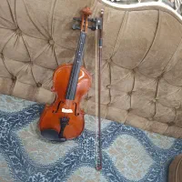 ویولن سایز 2/4 سالم با آرشه وکلوفن و ۲ کتاب آموزشی