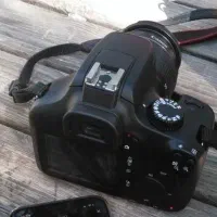 دوربین 2000D با لنز