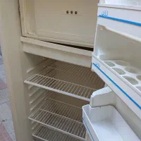 یخچال  پارس در حد نو همه وسایل سالم .رنگ سفید