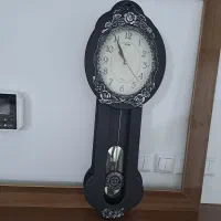 ساعت دیواری مشکی سالم