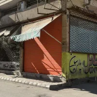 مغازه-تجاری-در-بازار-بورس-موبایل