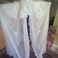 پرده روی تخت کودک