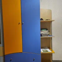 کمد کودک رنگ آبی نارنجی به همراه قفسه