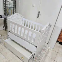تخت کودک در حد نو با تشک|تخت و صندلی بچه|تهران, سبلان (لشگر)|دیوار
