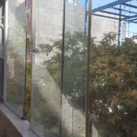 پنجره شیشه ای ۸ میل ریلی و چند عدد درب چوبی|مصالح و تجهیزات ساختمان|مشهد, نیروی هوایی|دیوار