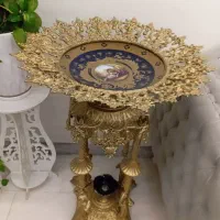 میوه خوری کنار سالنی