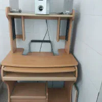 میز تحریر و کامپیوتر خارجی