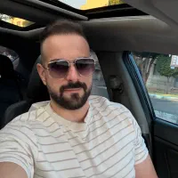 فیلم بردار و ادیتور برای پیچ بلاگری