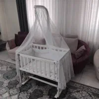 تخت کنار مادر