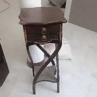 سر تختی و میز تلفن
