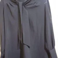 تعدادی لباس در حد نو