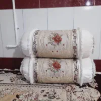 هشت عدد بالشت با پر و روبالشتی و هشت عدد رو پشتی