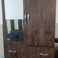 کمد لباس قفل دار