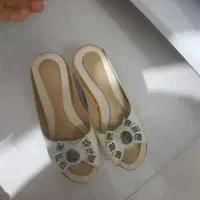 عروسک و صندل