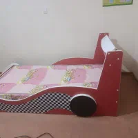 دراور تخت خاب نو جوان با کمد