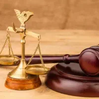 نیازمند وکیل