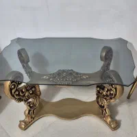 میز وسط، و3 عدد گلمیز