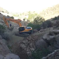بیل مکانیکی زنجیری۲۲۰