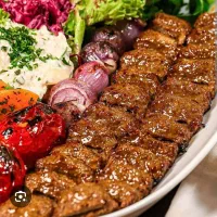 کمک آشبز و سالن کار