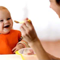 نیازمند خدمات منزل و کودک