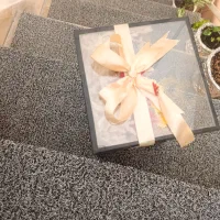 گل زیبا باگلدان شیشه ای|گل مصنوعی|زابل, |دیوار