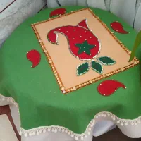 میز گرد همراه با رومیزی