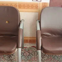 دو عدد صندلی