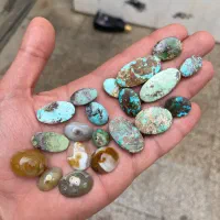 بیست ۲۰ عدد سنگ فیروزه نیشابور طبیعی و باباقوری