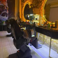 استخدام آرایشگر با مشتری