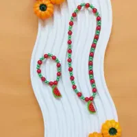 گردنبند و دستبند