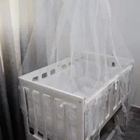تخت کنار مادر