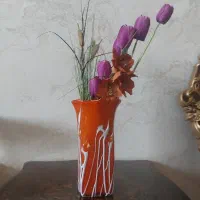 گلدان شیشه‌ای با گل مصنوعی شاخه ای ۵۶ شاخه