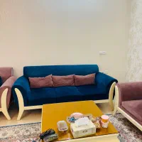 مبلمان راحتی ۱۱ نفره و یک میز پذیرایی و ۴ عسلی|مبلمان خانگی و میز عسلی|قم, عمار یاسر|دیوار