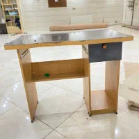 میز کامپیوتر در حد نو