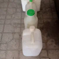 فروش 3عدد دبه و یک عدد یخدان کائوچویی|ظروف نگهدارنده، پلاستیکی، یکبارمصرف|شیراز, انجیر|دیوار