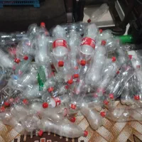 بطری کوچک و بزرگ نوشابه|ظروف نگهدارنده، پلاستیکی، یک‌بارمصرف|گرگان, |دیوار