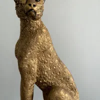 مجسمه گچی با رنگ طلایی متالیک