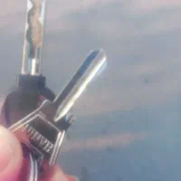 دسته کلید و ریموت گمشده به یابنده مژدگانی میدم