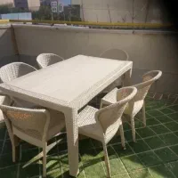 میز و صندلی طرح حصیری بدون دسته