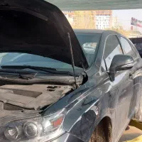 مکانیک و شاگرد مکانیک تویوتا و هیوندا