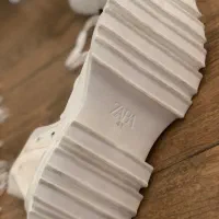 پوتین زارا|کیف، کفش، کمربند|ری, شهادت|دیوار