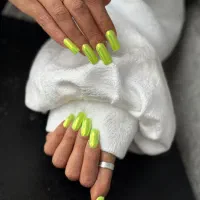 تخفیف ترمیم و‌کاشت ناخن تهرانسر