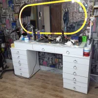 دکور آرایشگاه و ابزار کار و سرشور