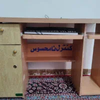 میز کامپیوتر کاملا سالم