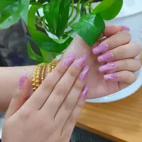خدمات کاشت ناخن