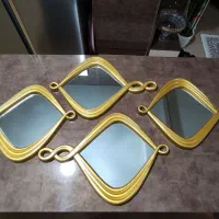 آینه دکوراتیو طلایی