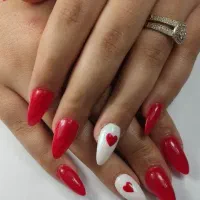 آموزش و خدمات ناخن فقط دو نفر