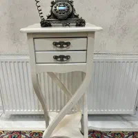 تلفن رو میزی همراه با میز